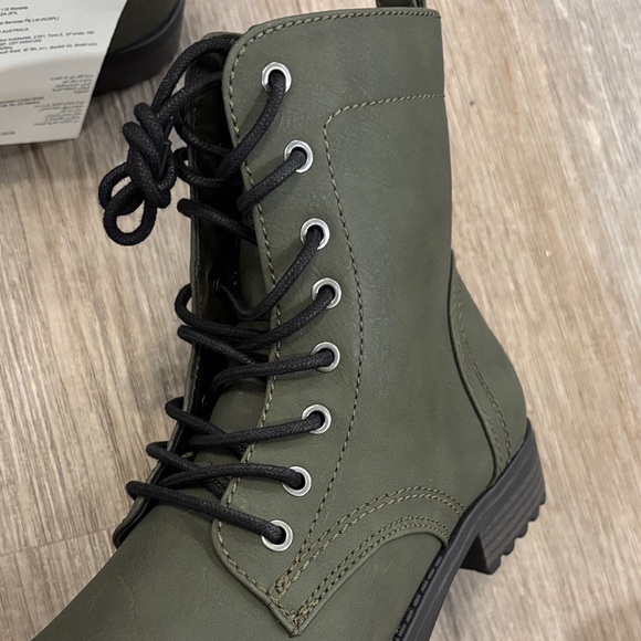 Amazon Essentials Olive Combat Boots - Picture 2 of 6